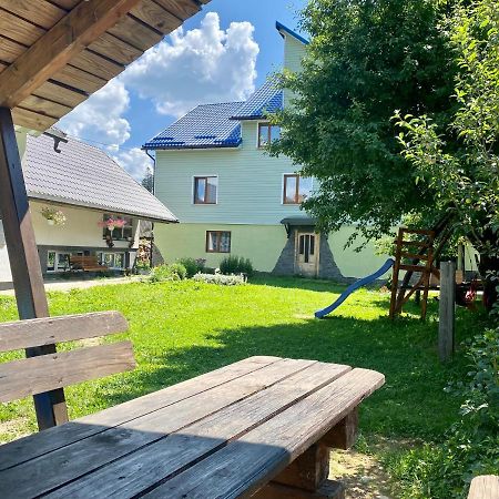 Medova Hata Hotell Verkhnyaya Rozhanka Exteriör bild