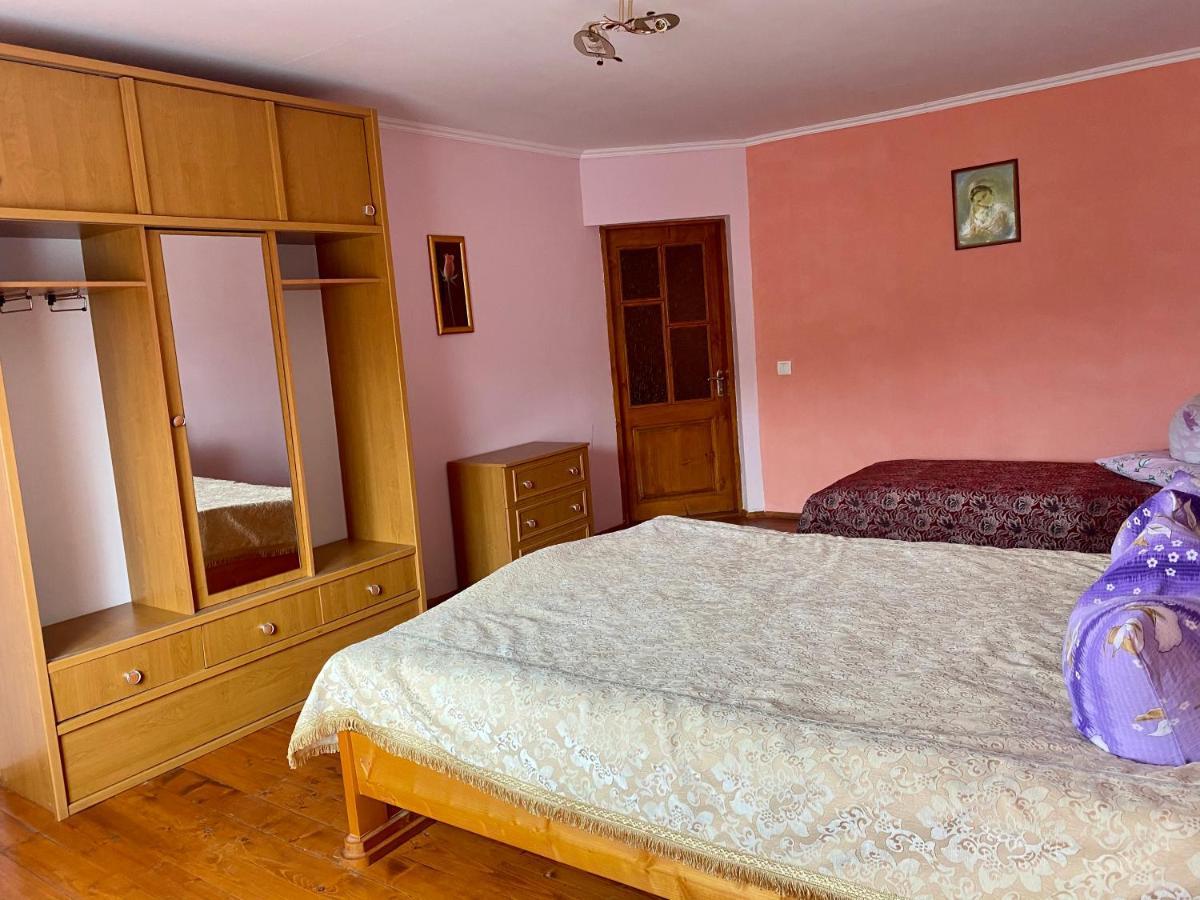 Medova Hata Hotell Verkhnyaya Rozhanka Exteriör bild