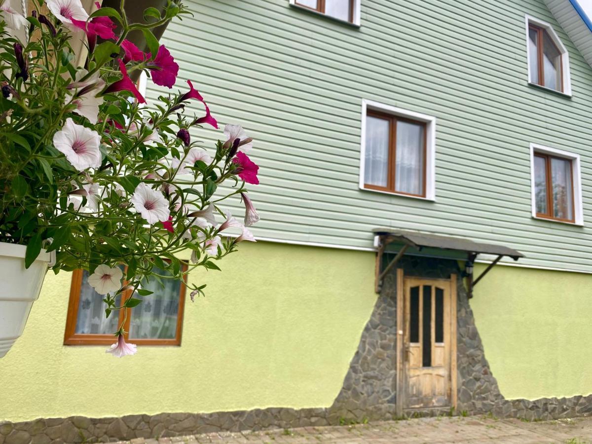Medova Hata Hotell Verkhnyaya Rozhanka Exteriör bild