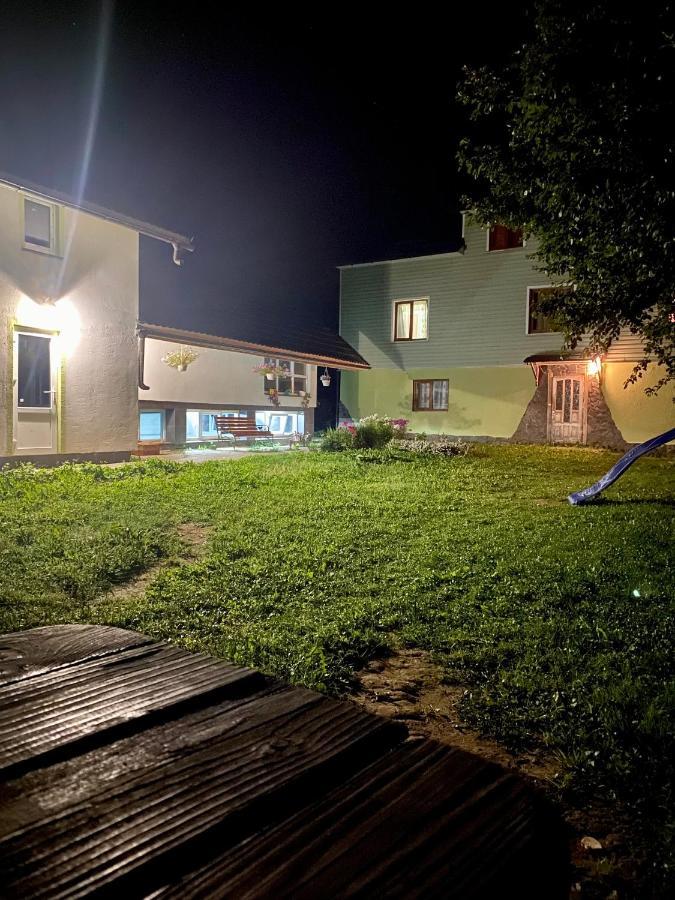 Medova Hata Hotell Verkhnyaya Rozhanka Exteriör bild