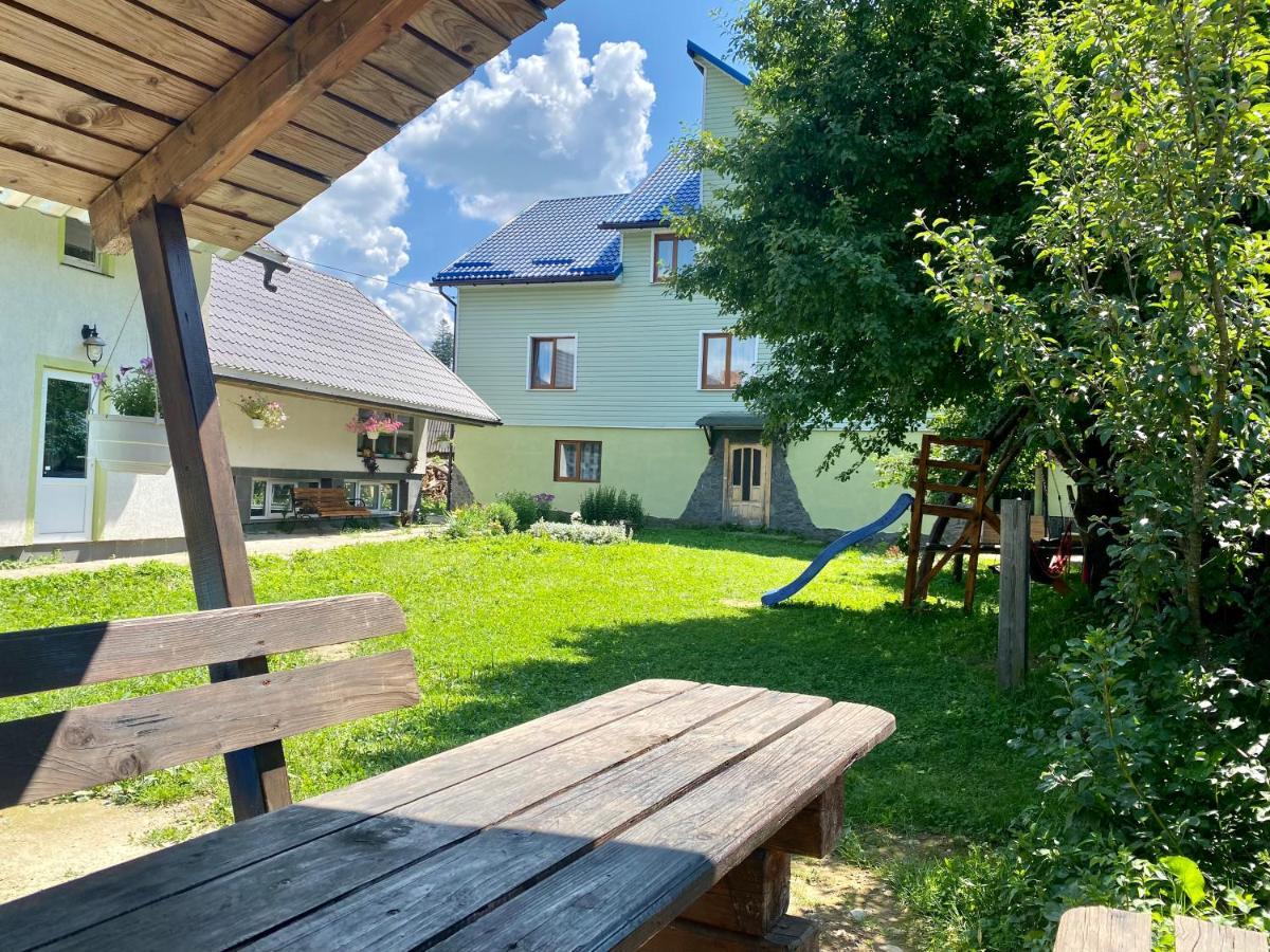 Medova Hata Hotell Verkhnyaya Rozhanka Exteriör bild